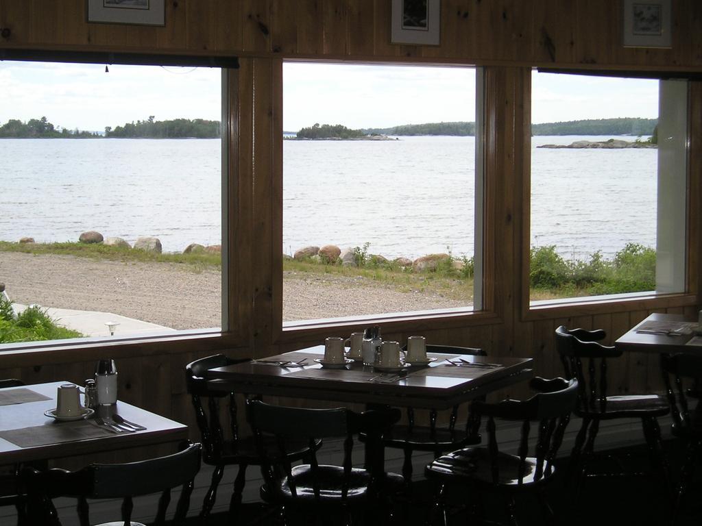 Carolyn Beach Inn Thessalon Exterior photo